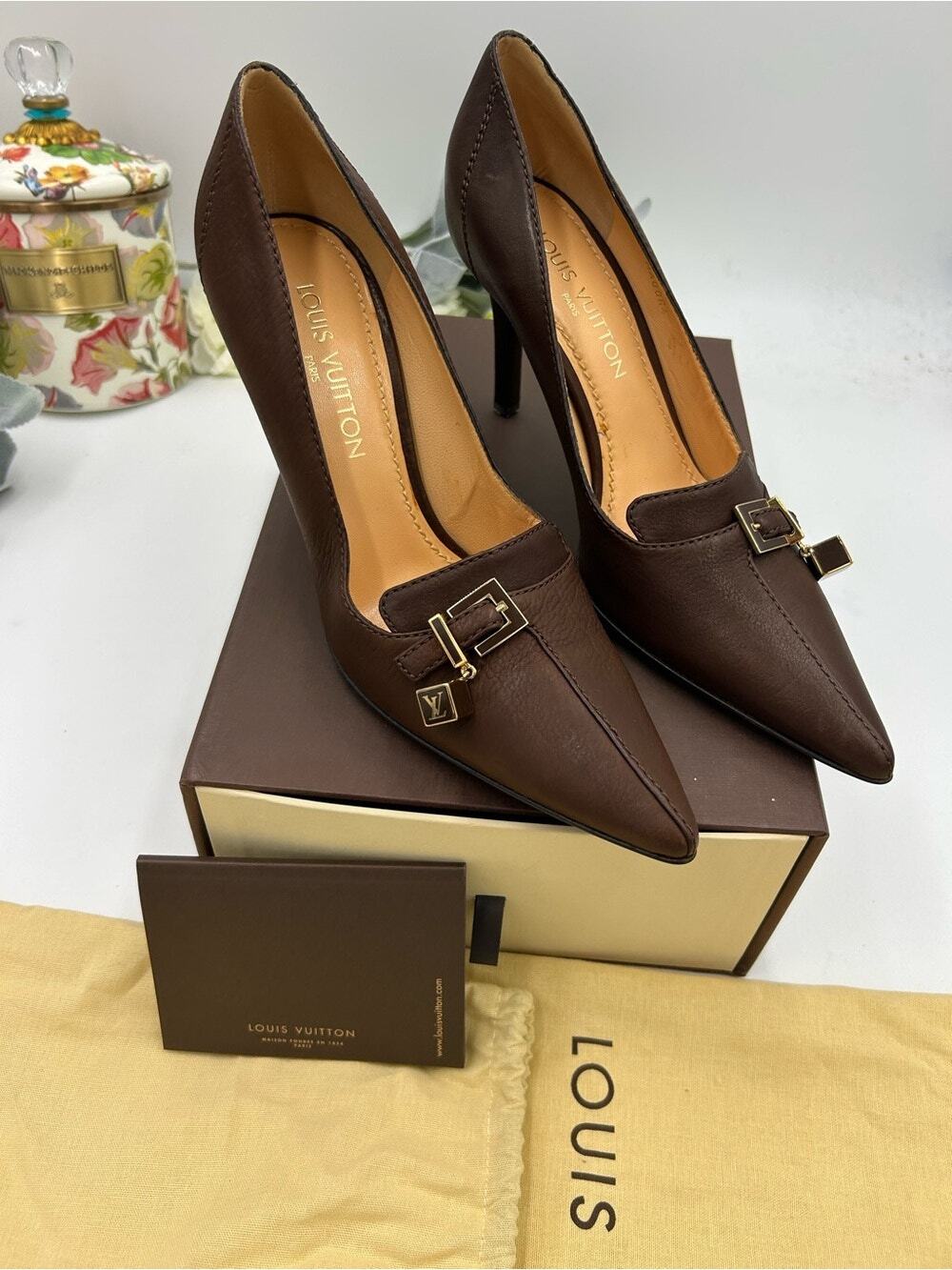 Women's Louis Vuitton leather pumps with distinctive metal accent size 39.5